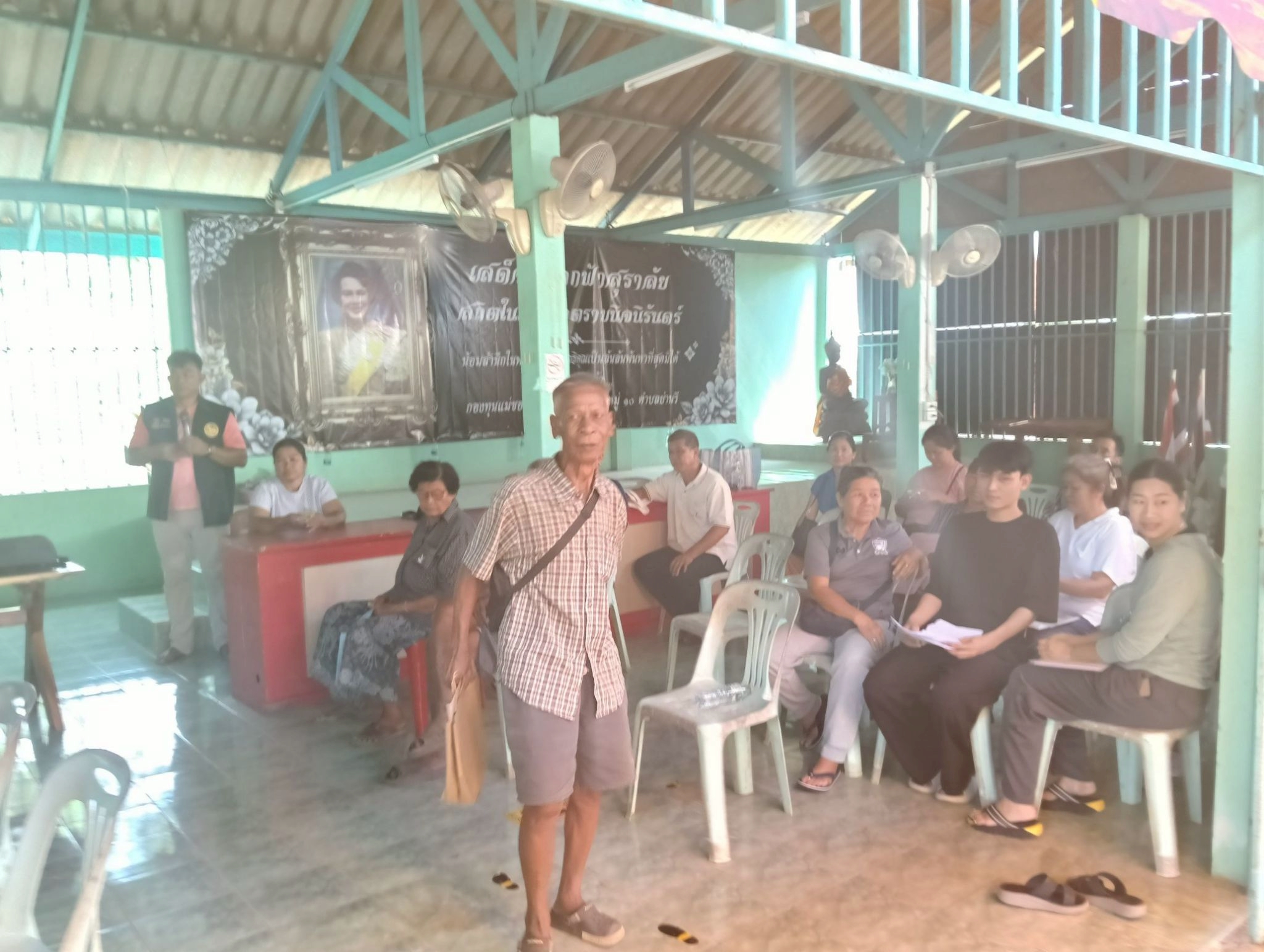 title - วันที่ 1 เมษายน 2569 นายวิทูล ประดิษฐ์บุญ ปฏิรูปที่ดินจังหวัดปราจีนบุรี มอบหมายให้ นายลิขิต ผันผ่อน ผู้อำนวยการกลุ่มกฎหมาย นางสาวปาริชาติ ศรีปราชญ์ ผู้อำนวยการกลุ่มยุทธศาสตร์และการปฏิรูปที่ดิน พร้อมด้วย เจ้าหน้าที่ ส.ป.ก.ปราจีนบุรี ลงพื้นที่ออกศูนย์บริการเคลื่อนที่“Mobile Unit” ณ ตำบลย่านรี อำเภอกบินทร์บุรี จังหวัดปราจีนบุรี